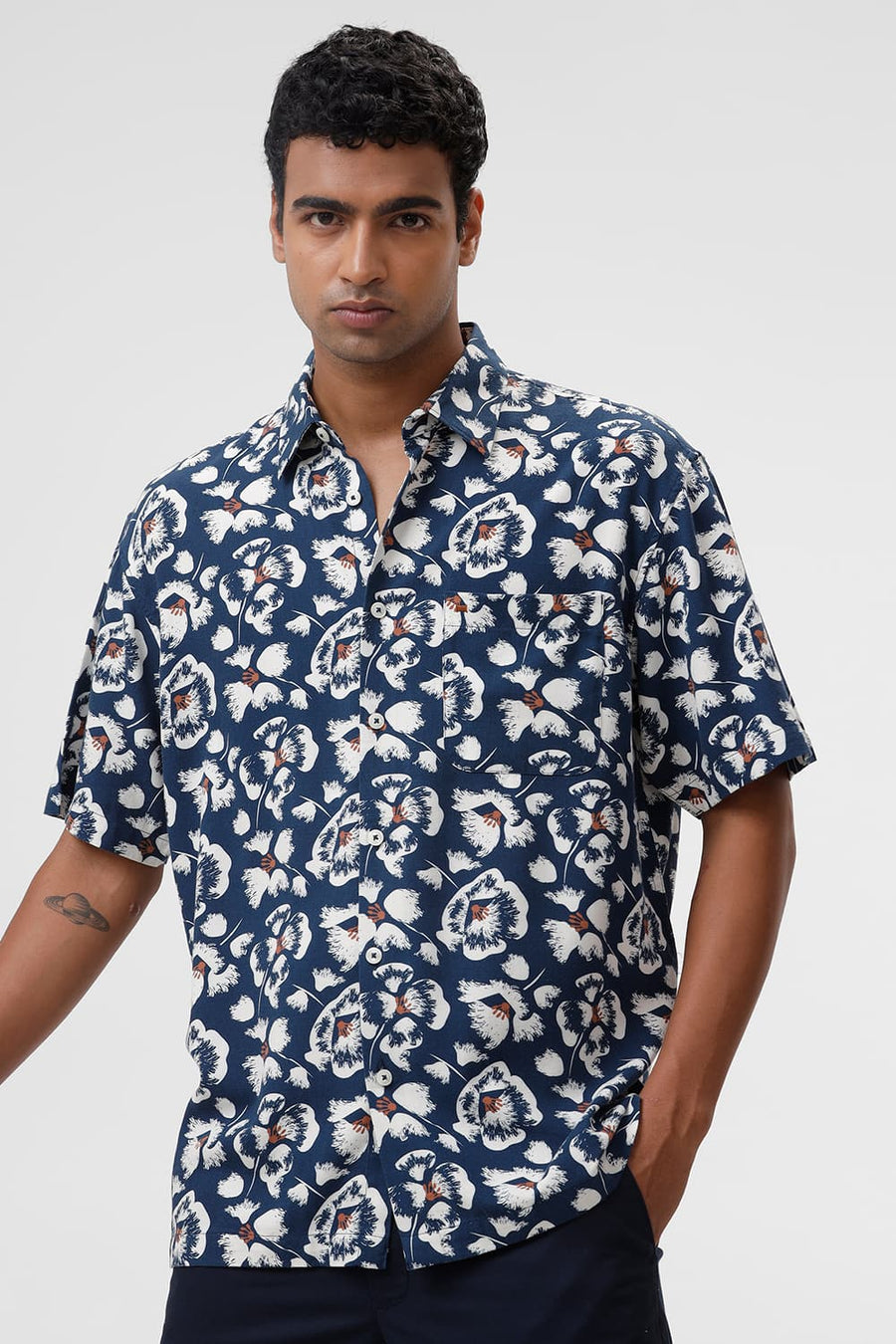 BASICS RELAXED FIT POSEIDON BLUE COTTON VISCOSE TWILL PRINTED HALFSLEEVES SHIRT
