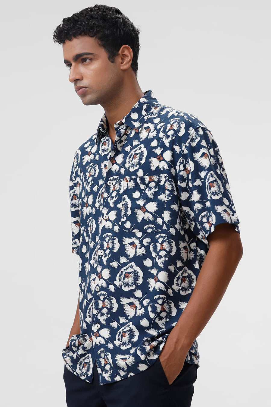 BASICS RELAXED FIT POSEIDON BLUE COTTON VISCOSE TWILL PRINTED HALFSLEEVES SHIRT