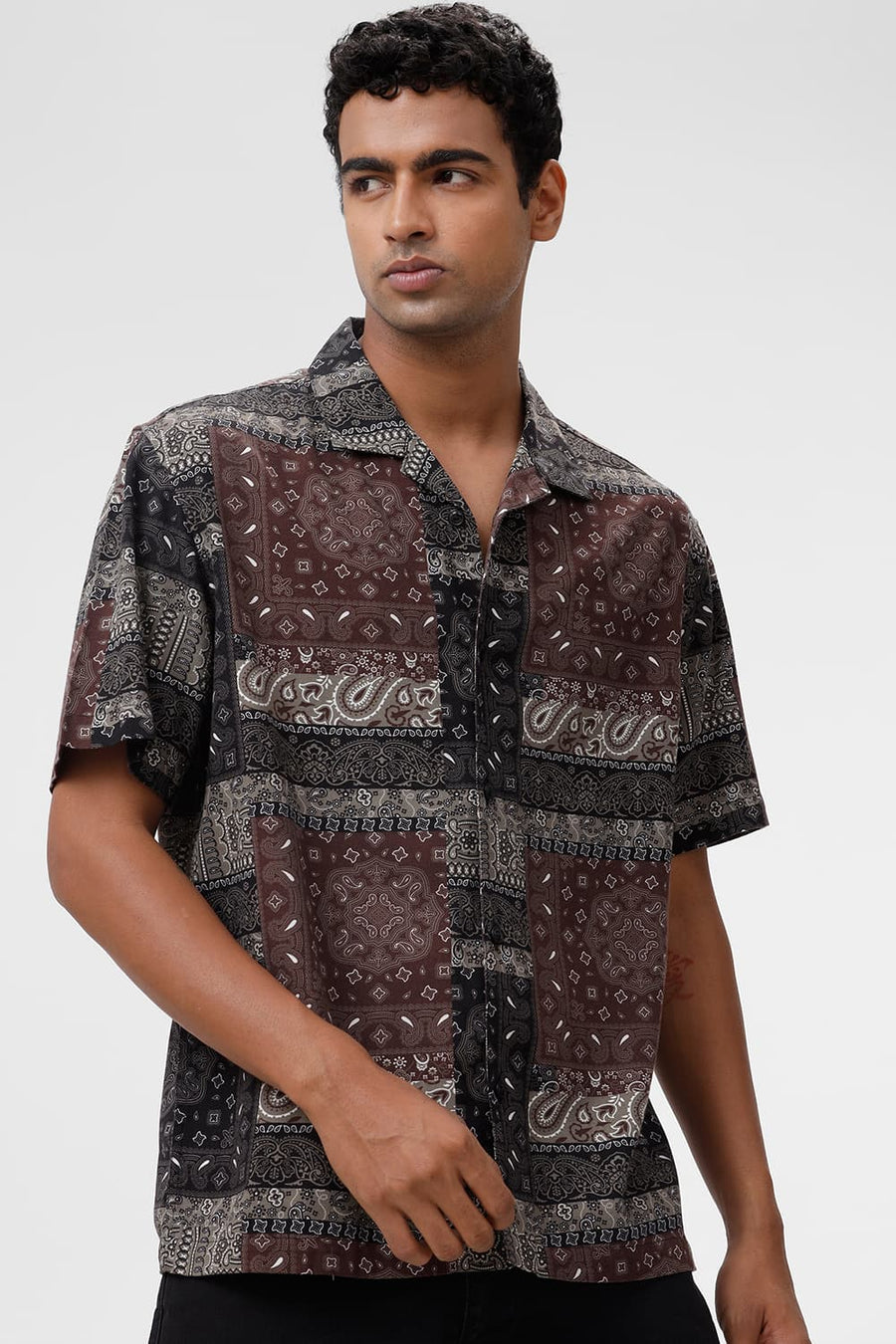 BASICS RELAXED FIT CHINOIS OLIVE COTTON VISCOSE TWILL PRINTED HALFSLEEVES SHIRT