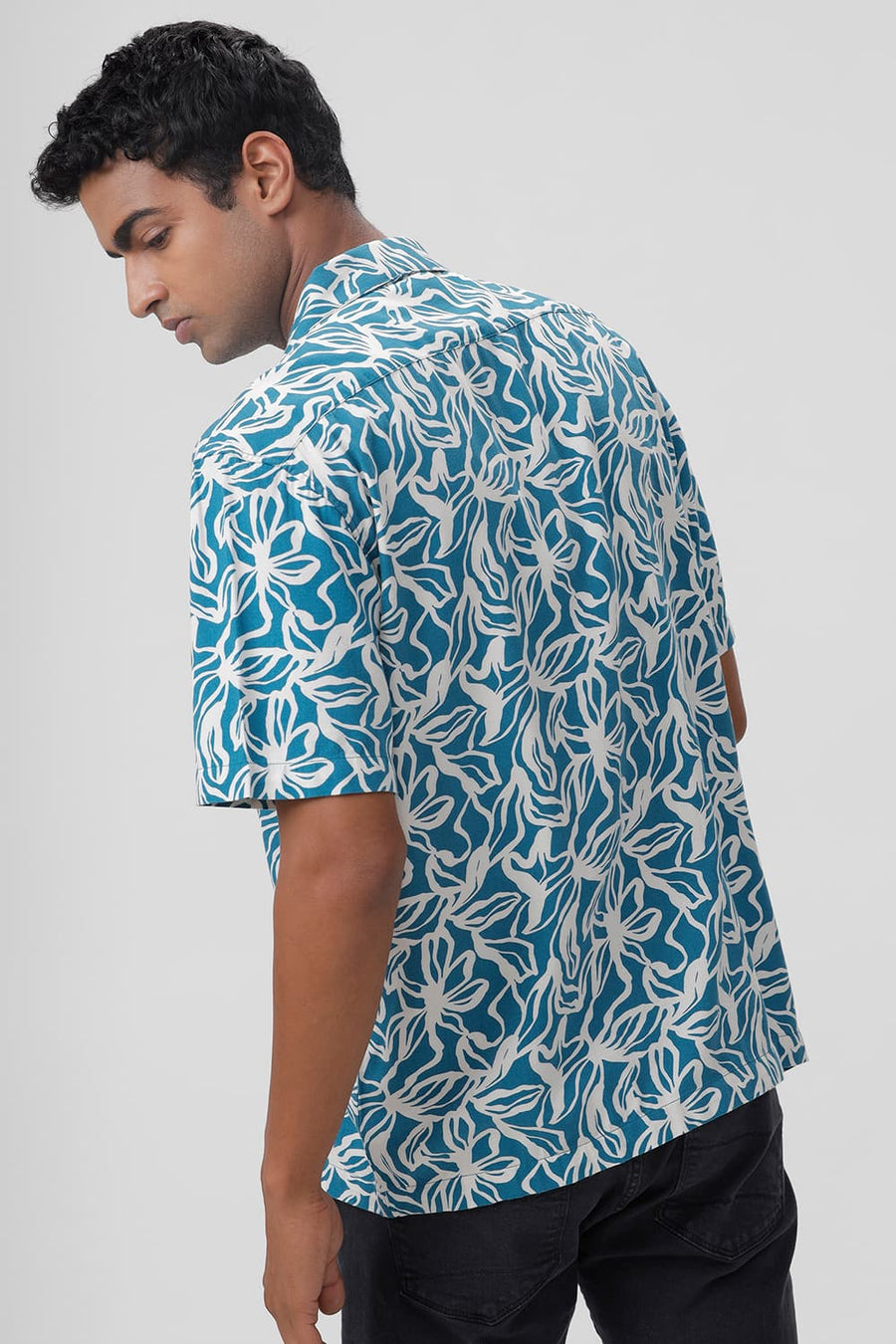 BASICS RELAXED FIT MOSAIC BLUE COTTON VISCOSE TWILL PRINTED HALFSLEEVES SHIRT