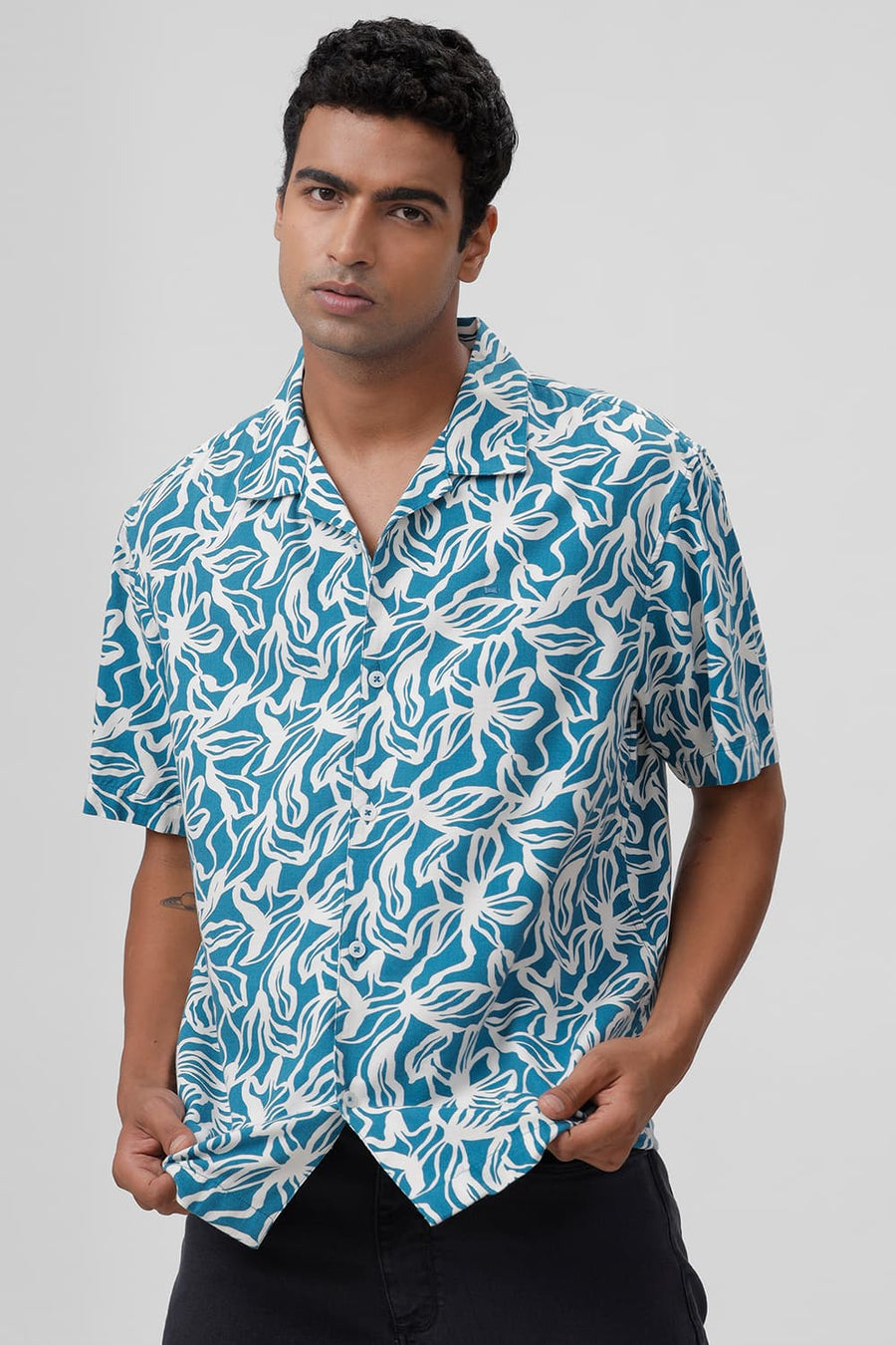 BASICS RELAXED FIT MOSAIC BLUE COTTON VISCOSE TWILL PRINTED HALFSLEEVES SHIRT