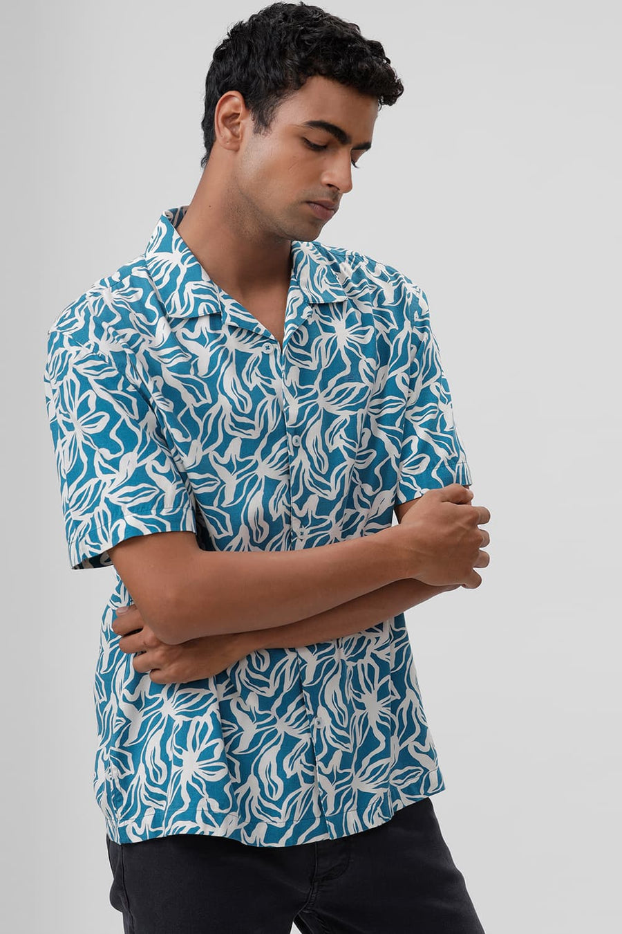 BASICS RELAXED FIT MOSAIC BLUE COTTON VISCOSE TWILL PRINTED HALFSLEEVES SHIRT