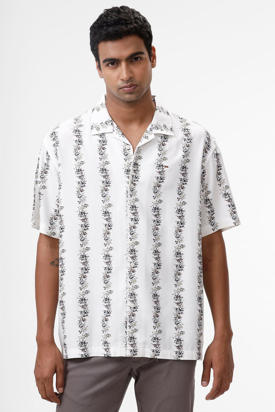 BASICS RELAXED FIT STREAM WHITE COTTON VISCOSE PRINTED STRIPE HALFSLEEVES SHIRT