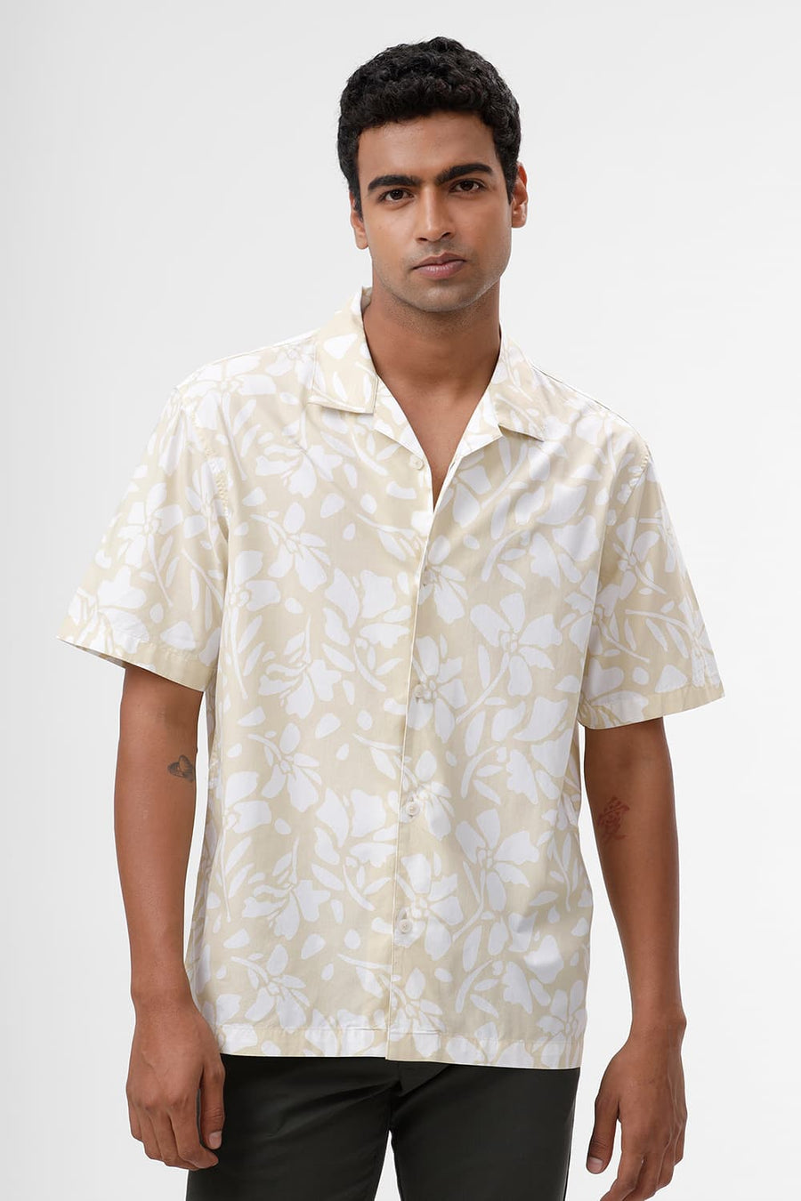 BASICS RELAXED FIT YELLOW MIST COTTON POPLIN PRINTED HALFSLEEVES SHIRT