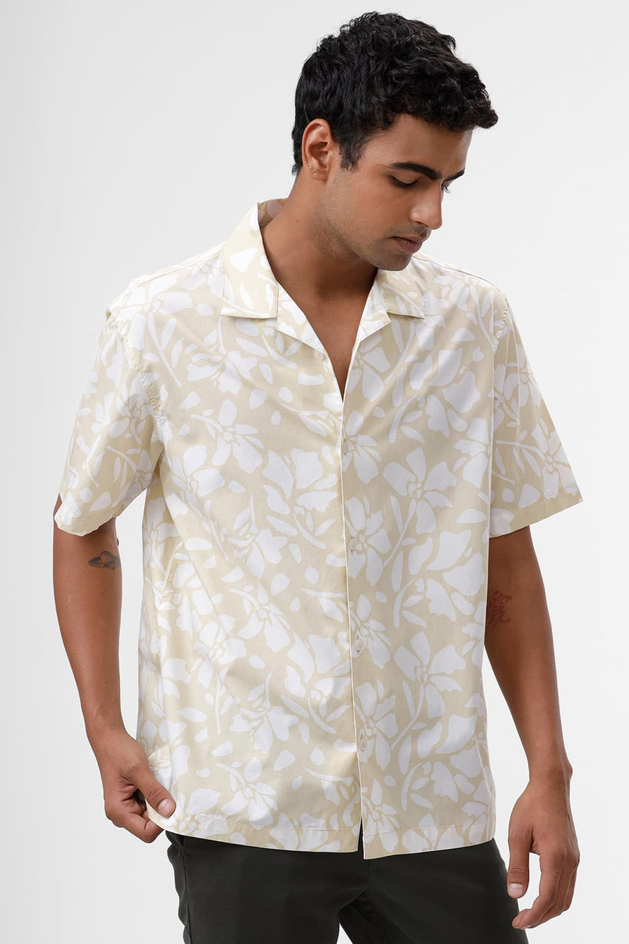 BASICS RELAXED FIT YELLOW MIST COTTON POPLIN PRINTED HALFSLEEVES SHIRT