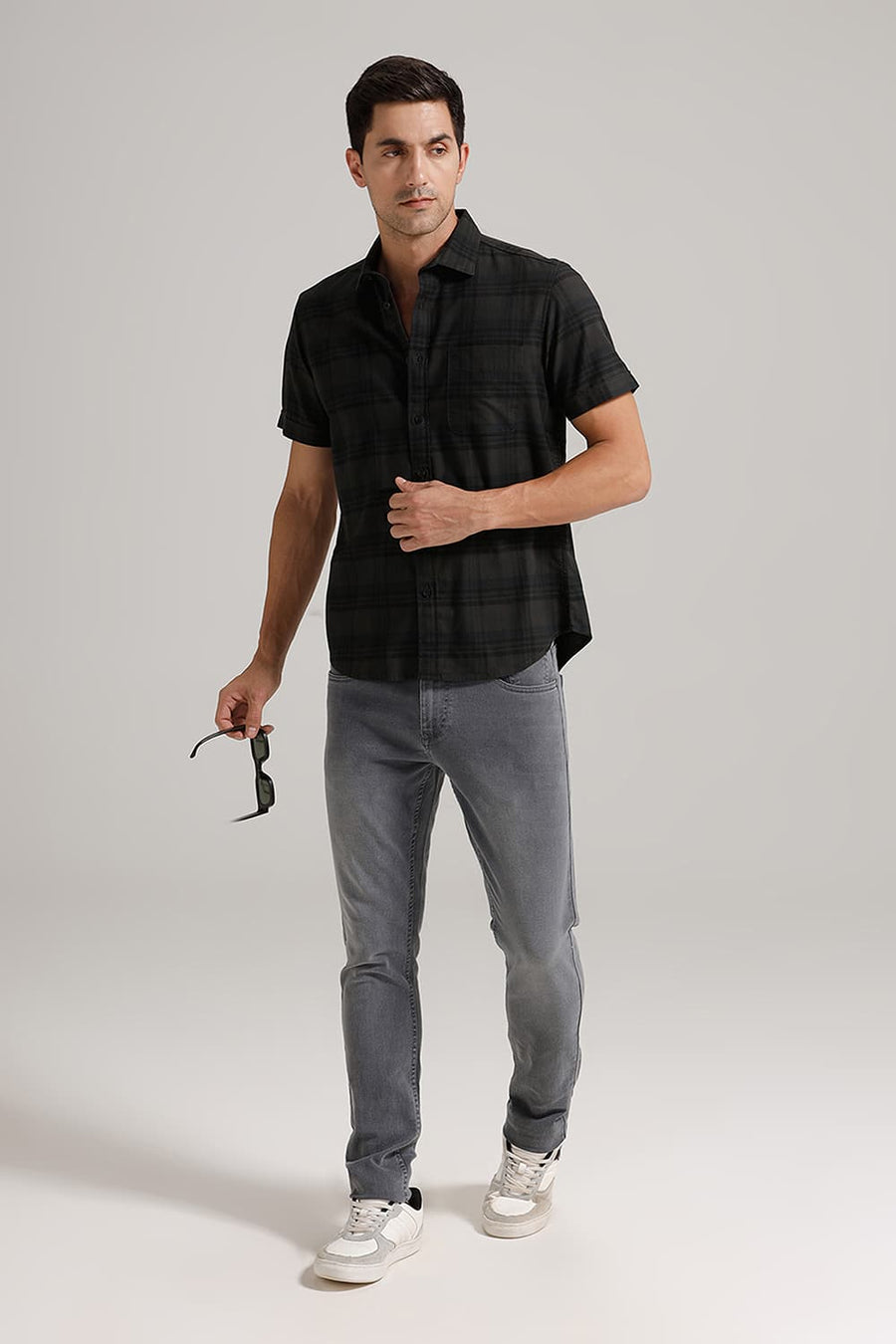 BASICS SLIM FIT GREY VELVET COTTON HERRING BONE CHECKS HALFSLEEVES SHIRT