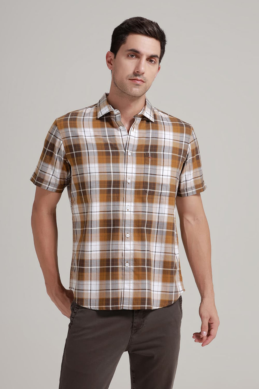 BASICS SLIM FIT SUDAN BROWN COTTON TWILL CHECKS HALFSLEEVES SHIRT