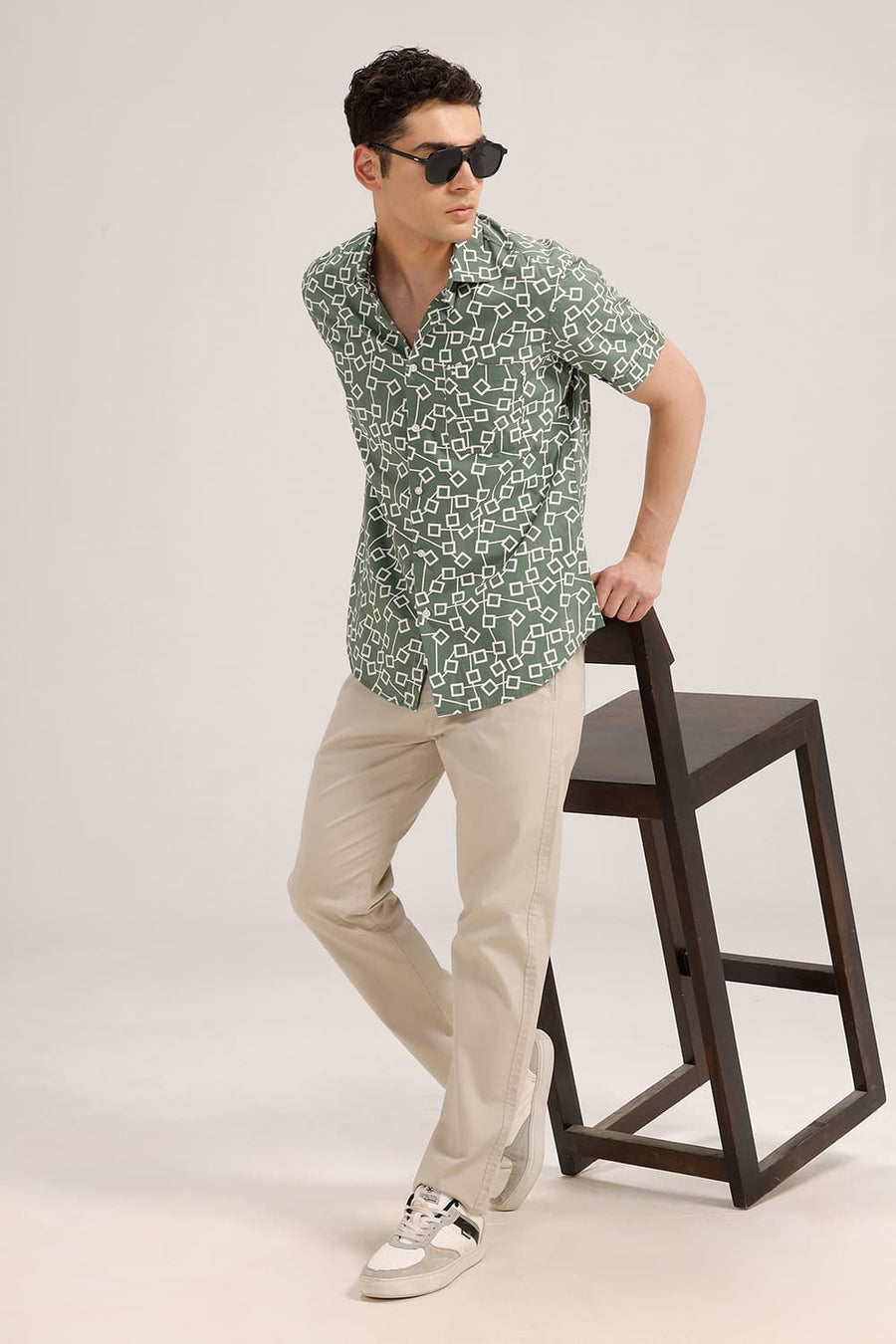 BASICS SLIM FIT FROSTY GREEN COTTON POPLIN PRINTED HALFSLEEVES SHIRT