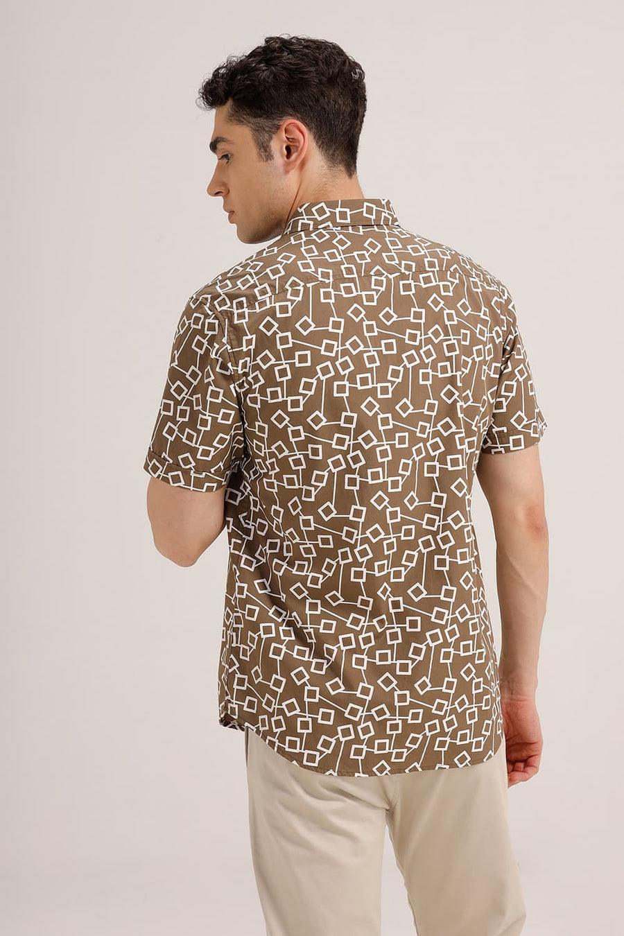BASICS SLIM FIT CUB BROWN COTTON POPLIN PRINTED HALFSLEEVES SHIRT