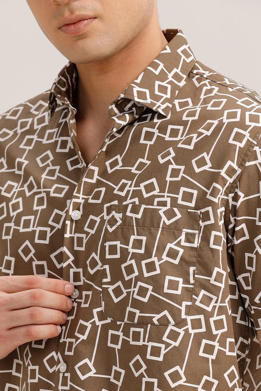 BASICS SLIM FIT CUB BROWN COTTON POPLIN PRINTED HALFSLEEVES SHIRT