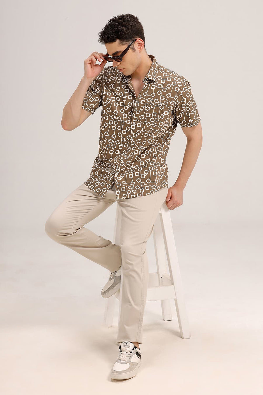BASICS SLIM FIT CUB BROWN COTTON POPLIN PRINTED HALFSLEEVES SHIRT