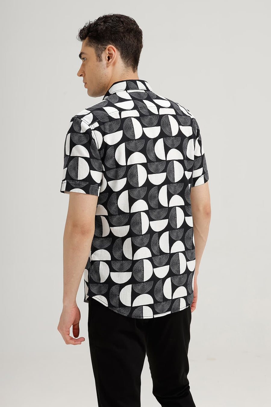 BASICS SLIM FIT BLACK BEAUTY COTTON HOPSACK PRINTED HALFSLEEVES SHIRT