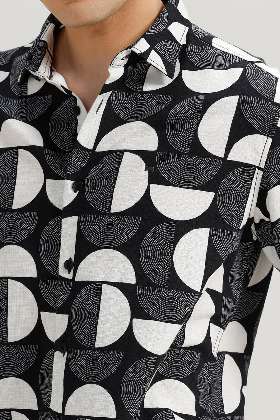 BASICS SLIM FIT BLACK BEAUTY COTTON HOPSACK PRINTED HALFSLEEVES SHIRT