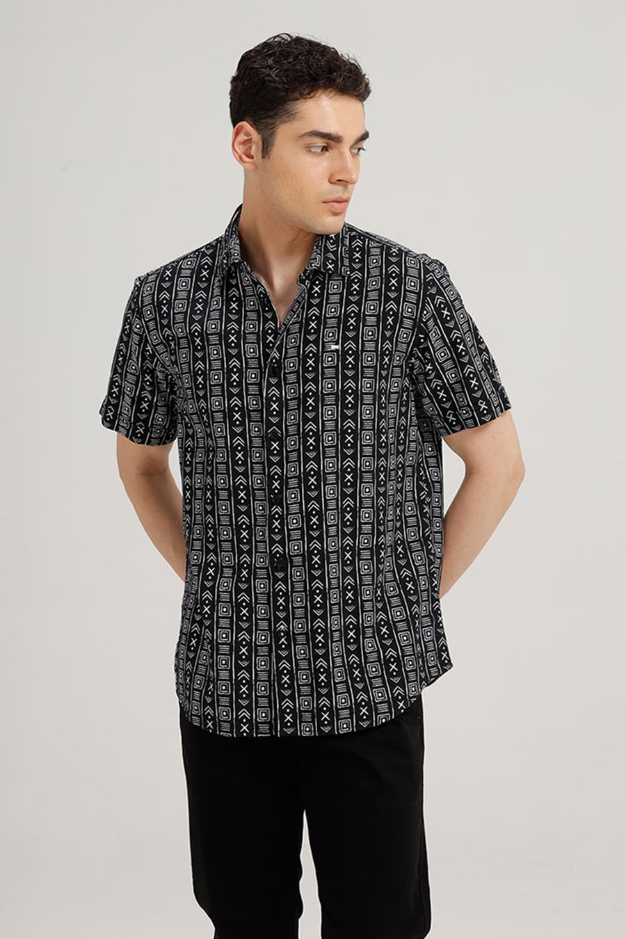 BASICS SLIM FIT BLACK BEAUTY COTTON HOPSACK PRINTED HALFSLEEVES SHIRT