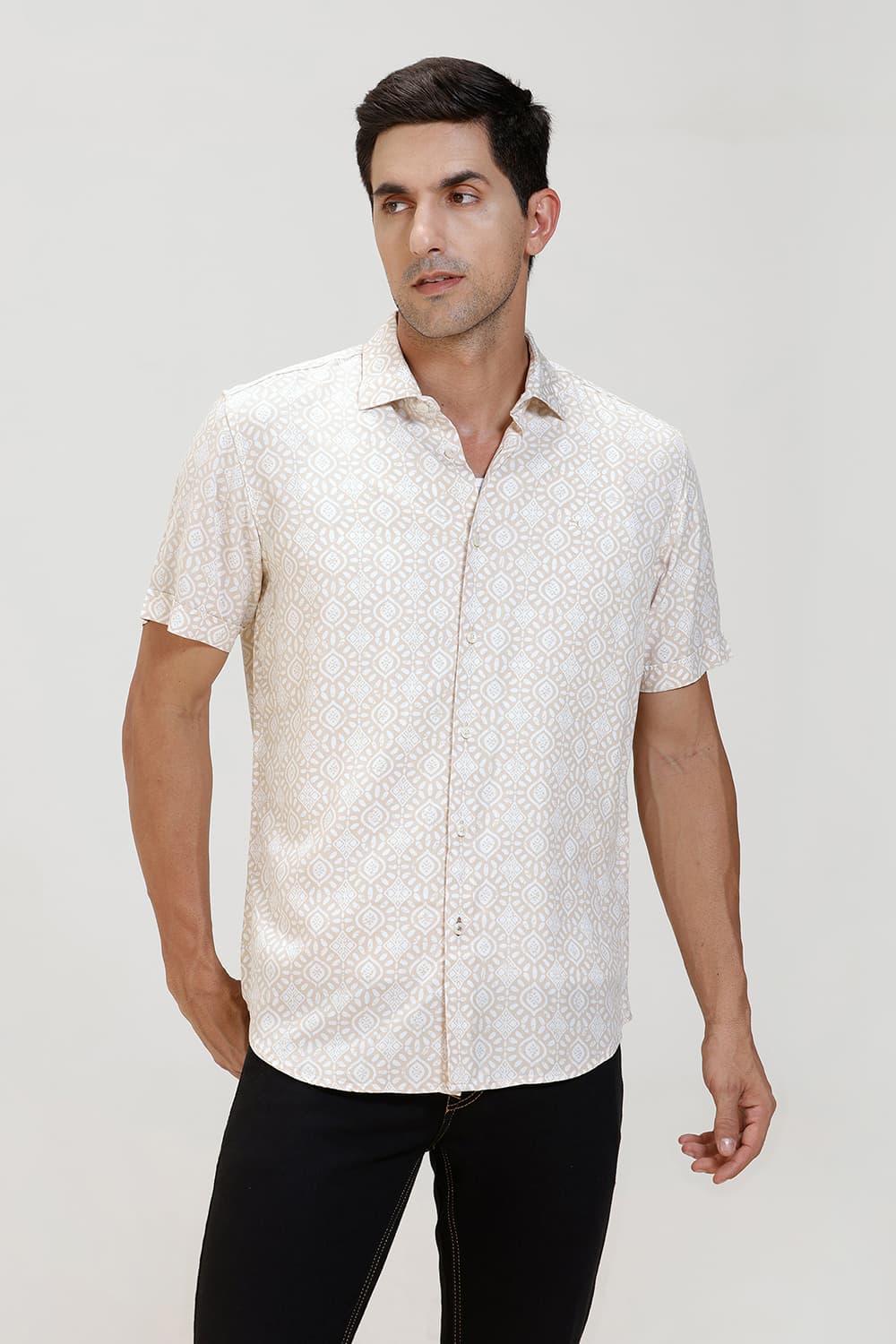 SLIM FIT VISCOSE PRINTED HALFSLEEVES SHIRT