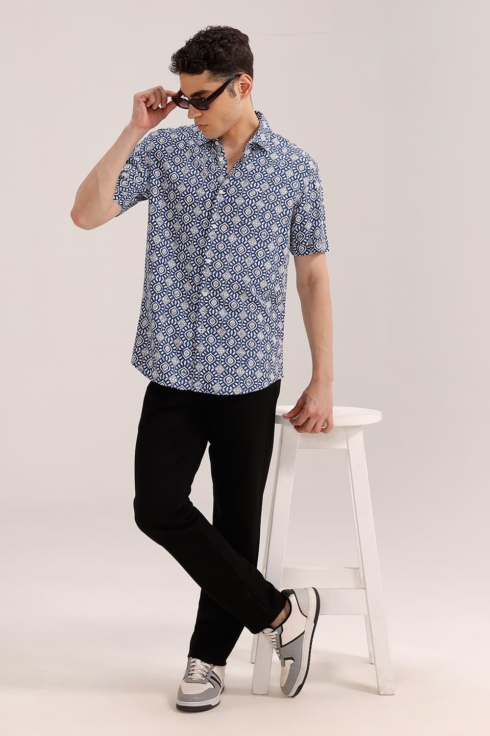 SLIM FIT VISCOSE PRINTED HALFSLEEVES SHIRT