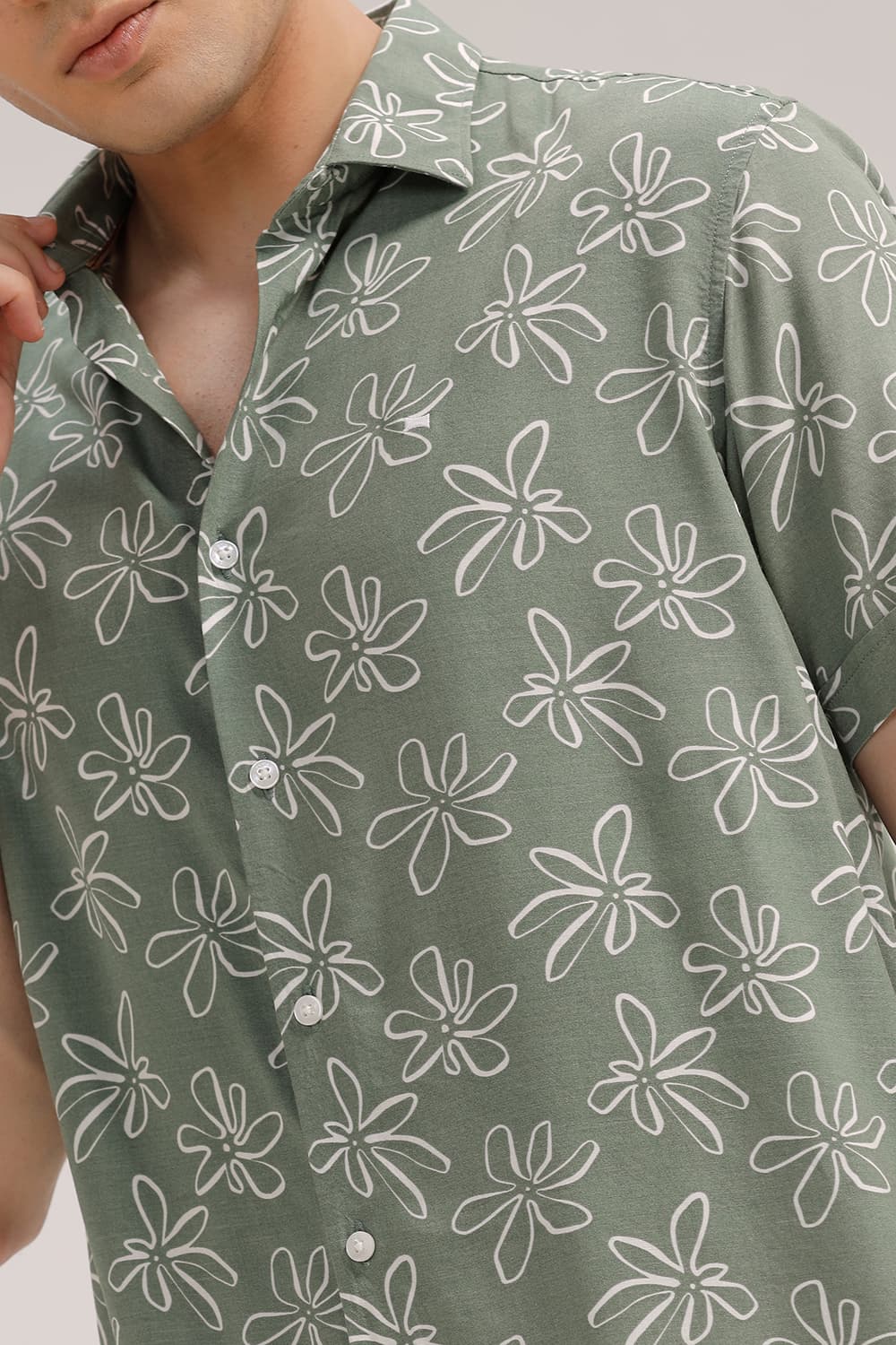 SLIM FIT VISCOSE PRINTED HALFSLEEVES SHIRT