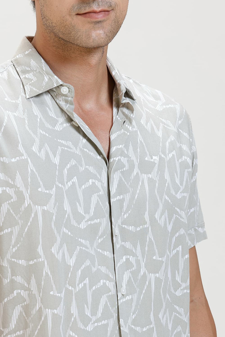 BASICS SLIM FIT ISLAND GREY VISCOSE PRINTED HALFSLEEVES SHIRT