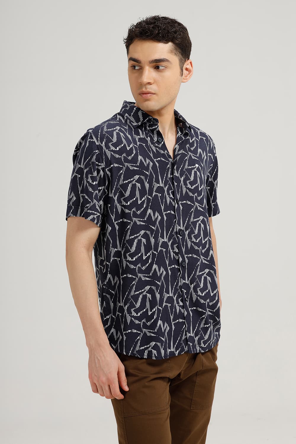 SLIM FIT VISCOSE PRINTED HALFSLEEVES SHIRT