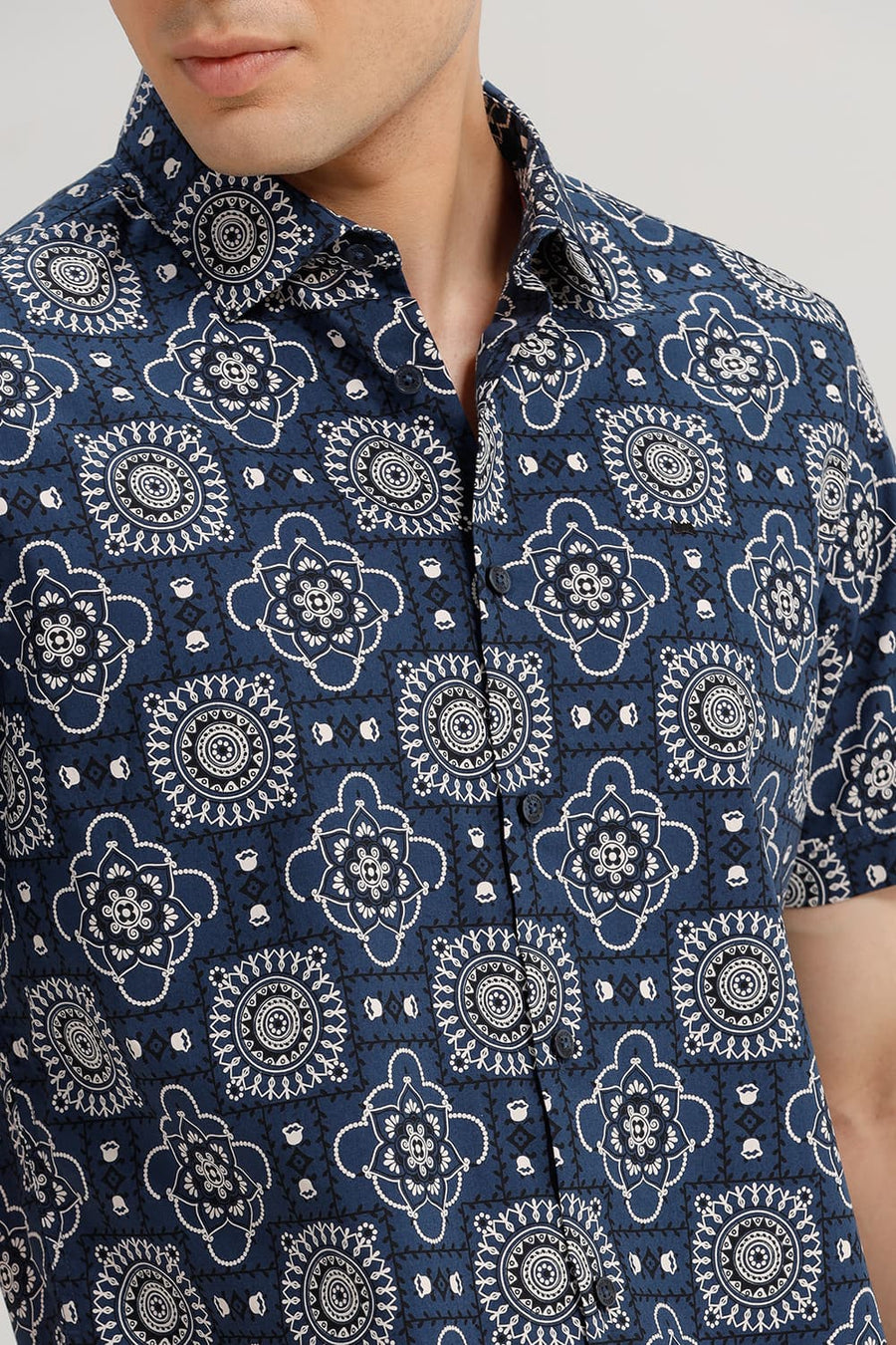 BASICS SLIM FIT MAJOLICA NAVY COTTON POPLIN PRINTED HALFSLEEVES SHIRT