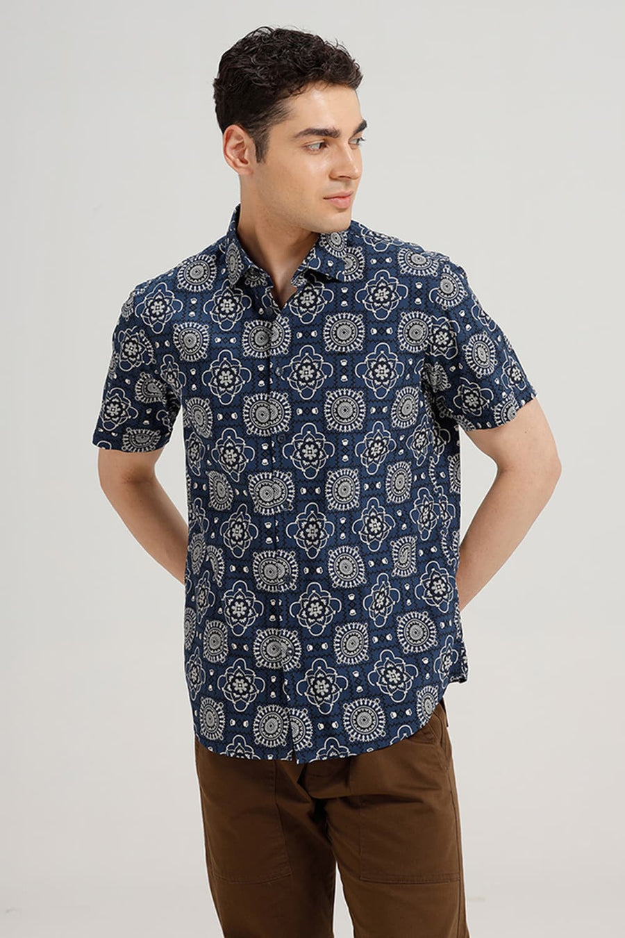 BASICS SLIM FIT MAJOLICA NAVY COTTON POPLIN PRINTED HALFSLEEVES SHIRT