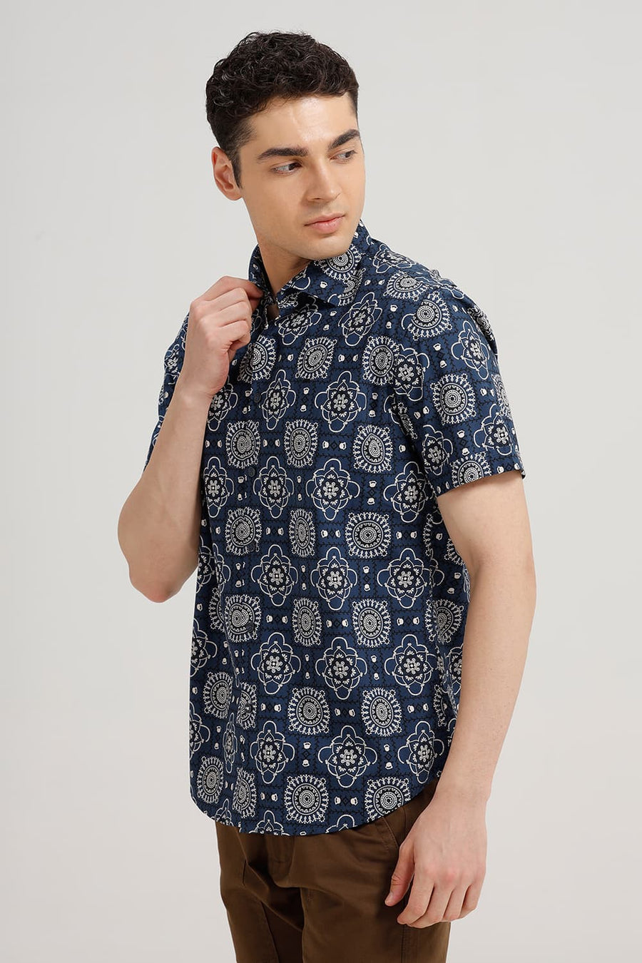 BASICS SLIM FIT MAJOLICA NAVY COTTON POPLIN PRINTED HALFSLEEVES SHIRT