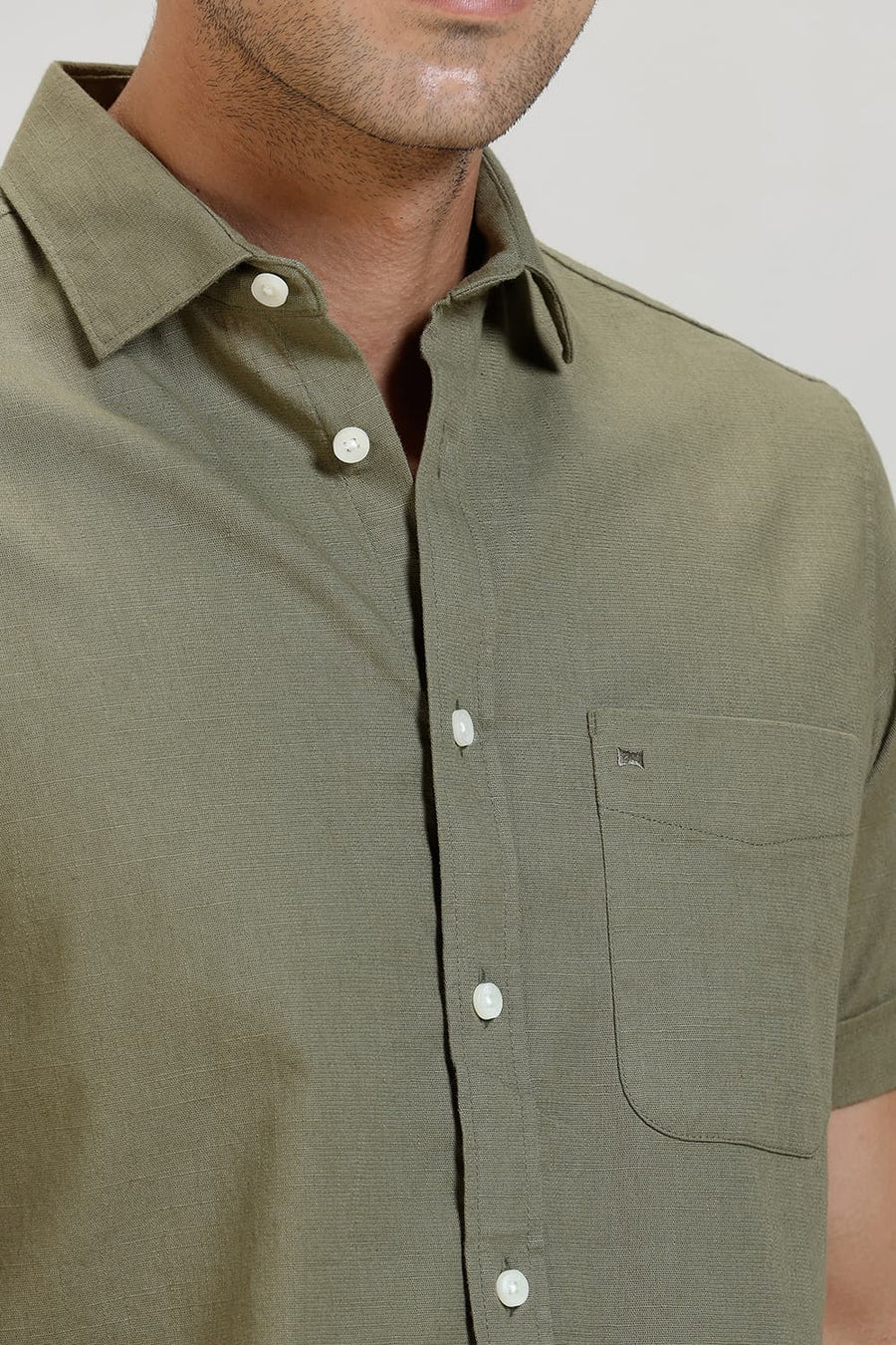BASICS SLIM FIT OLIVE BRANCH SLUB COTTON STRETCH HALFSLEEVES SHIRT