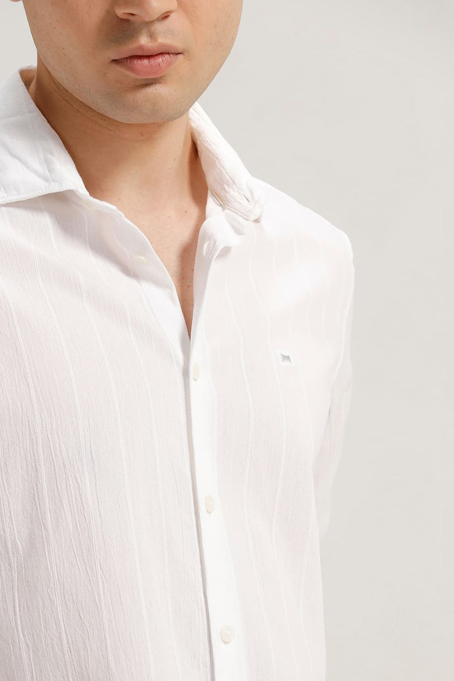BASICS SLIM FIT CLOUD WHITE COTTON SEERSUCKER CRINKLE DOBBY STRIPE SHIRT