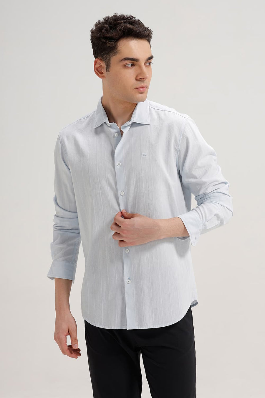 BASICS SLIM FIT BLUE SKYRIDE COTTON SEERSUCKER CRINKLE DOBBY STRIPE SHIRT