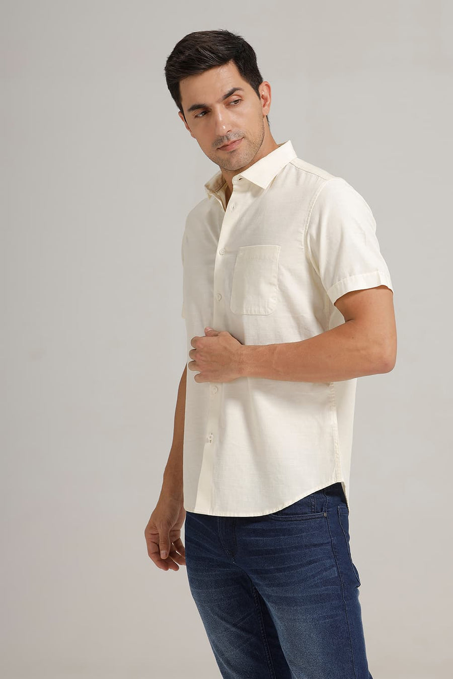 BASICS SLIM FIT WINTER WHITE BROKEN TWILL HALFSLEEVES SHIRT