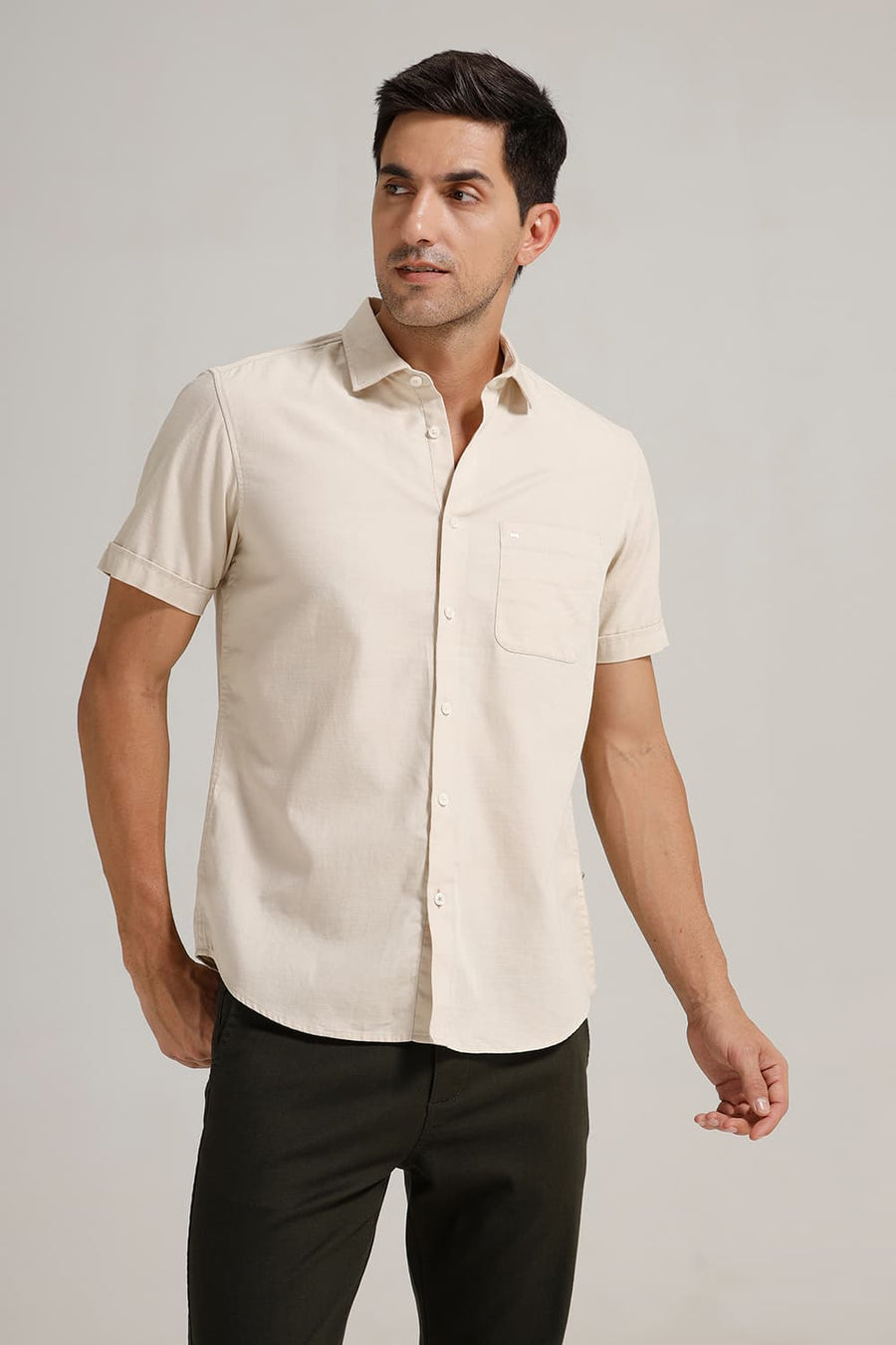 BASICS SLIM FIT BEIGE SAND BROKEN TWILL HALFSLEEVES SHIRT