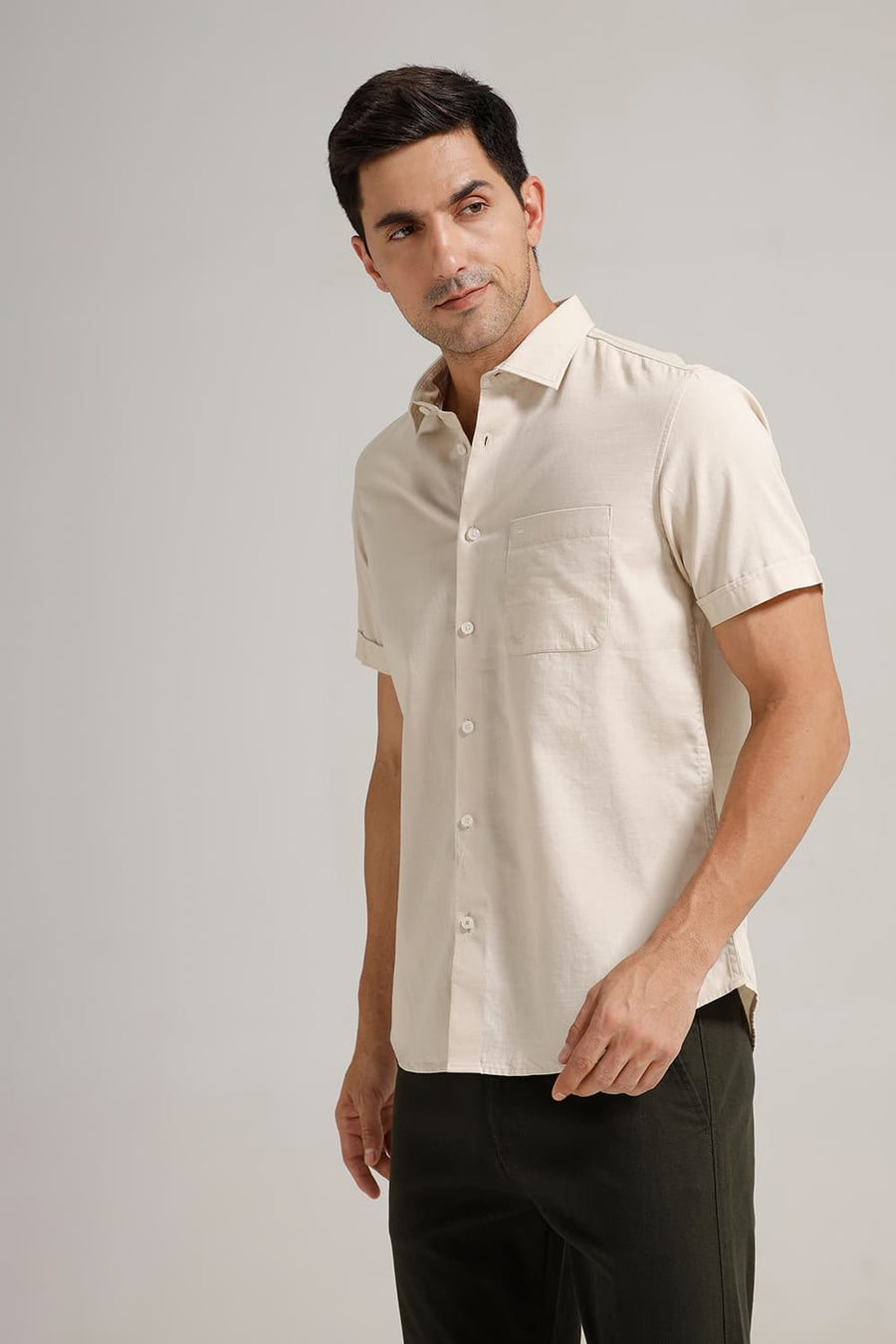 BASICS SLIM FIT BEIGE SAND BROKEN TWILL HALFSLEEVES SHIRT