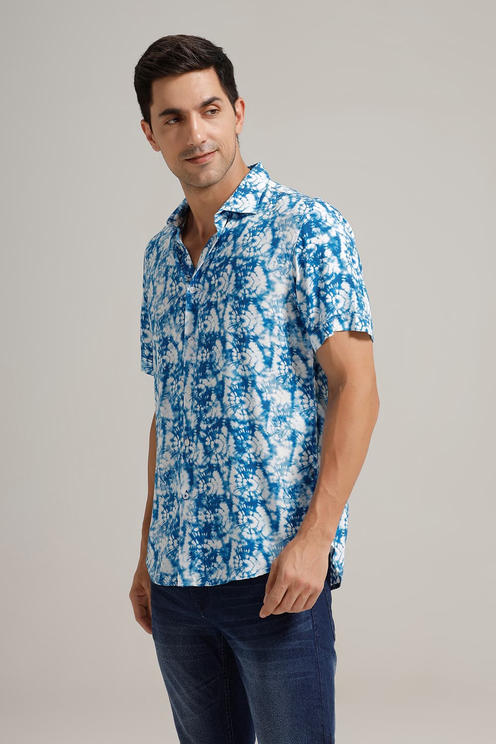 SLIM FIT VISCOSE DIGITAL PRINTED HALFSLEEVES SHIRT