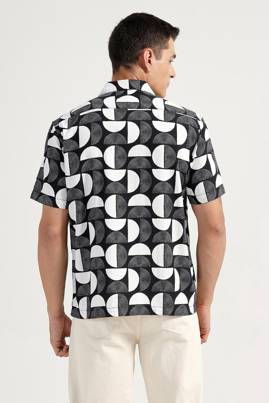 BASICS RELAXED FIT BLACK TOFU COTTON HOPSACK PRINTED HALFSLEEVES SHIRT