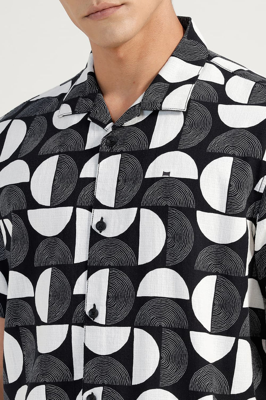 BASICS RELAXED FIT BLACK TOFU COTTON HOPSACK PRINTED HALFSLEEVES SHIRT