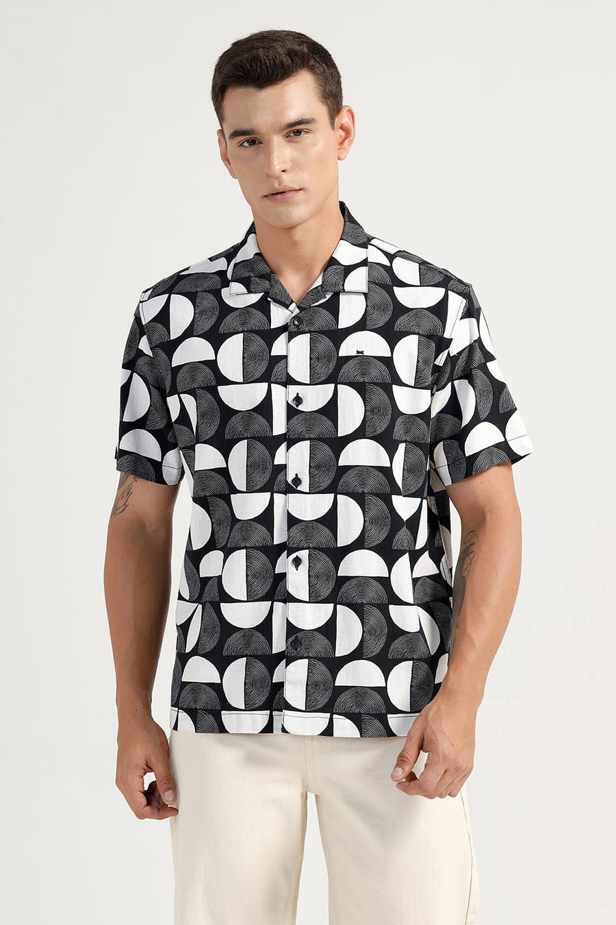 BASICS RELAXED FIT BLACK TOFU COTTON HOPSACK PRINTED HALFSLEEVES SHIRT