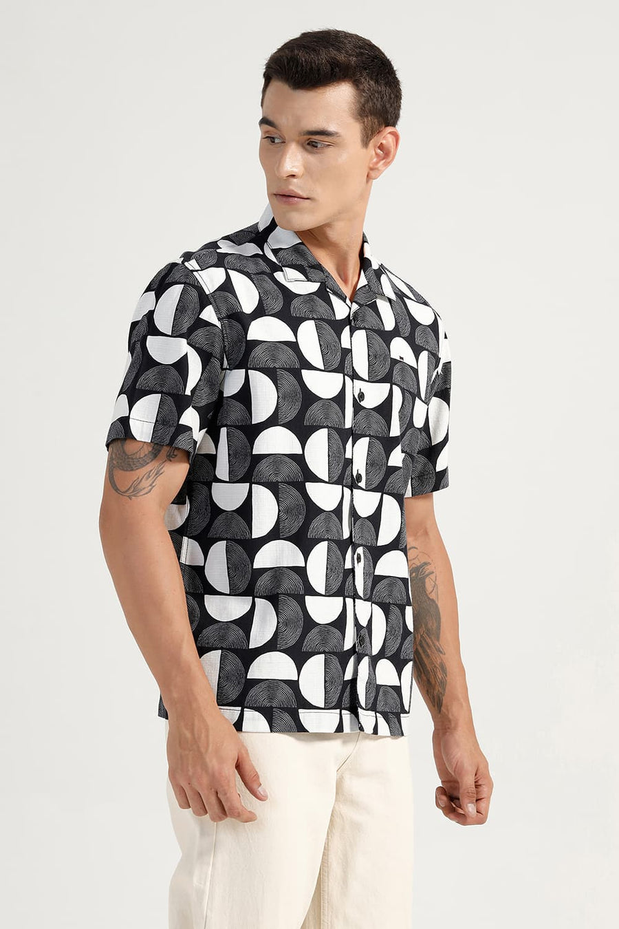 BASICS RELAXED FIT BLACK TOFU COTTON HOPSACK PRINTED HALFSLEEVES SHIRT