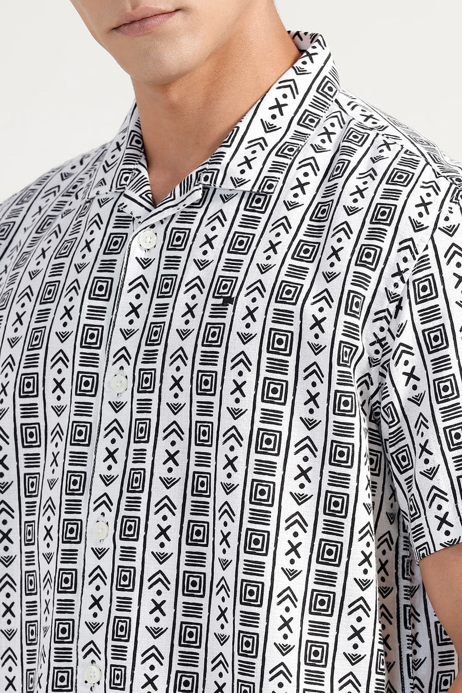 BASICS RELAXED FIT WHITE COAL COTTON HOPSACK PRINTED HALFSLEEVES SHIRT