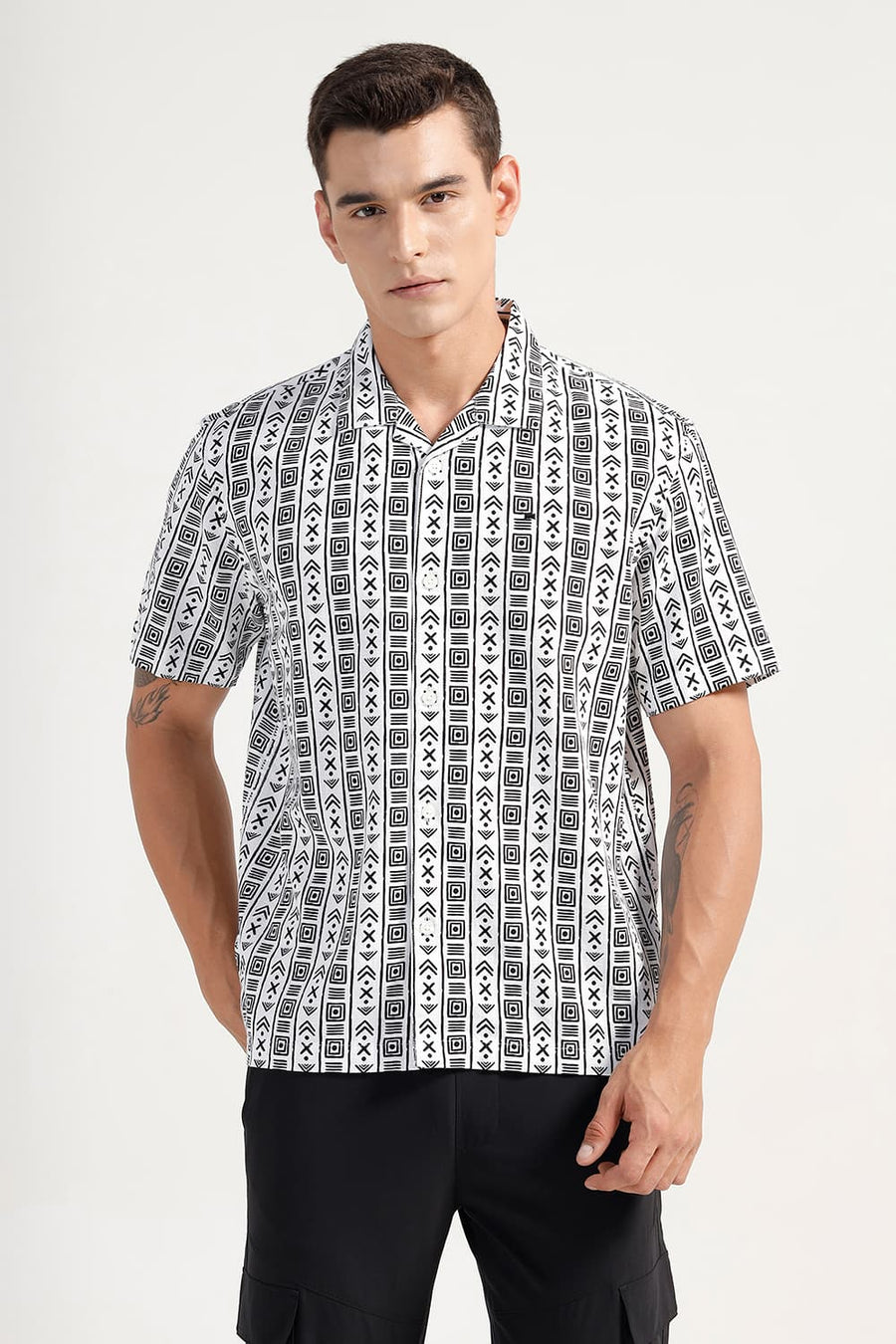 BASICS RELAXED FIT WHITE COAL COTTON HOPSACK PRINTED HALFSLEEVES SHIRT