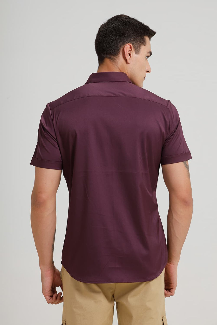 BASICS SLIM FIT FIG WINE POLYESTER STRETCH TWILL HALFSLEEVES SHIRT