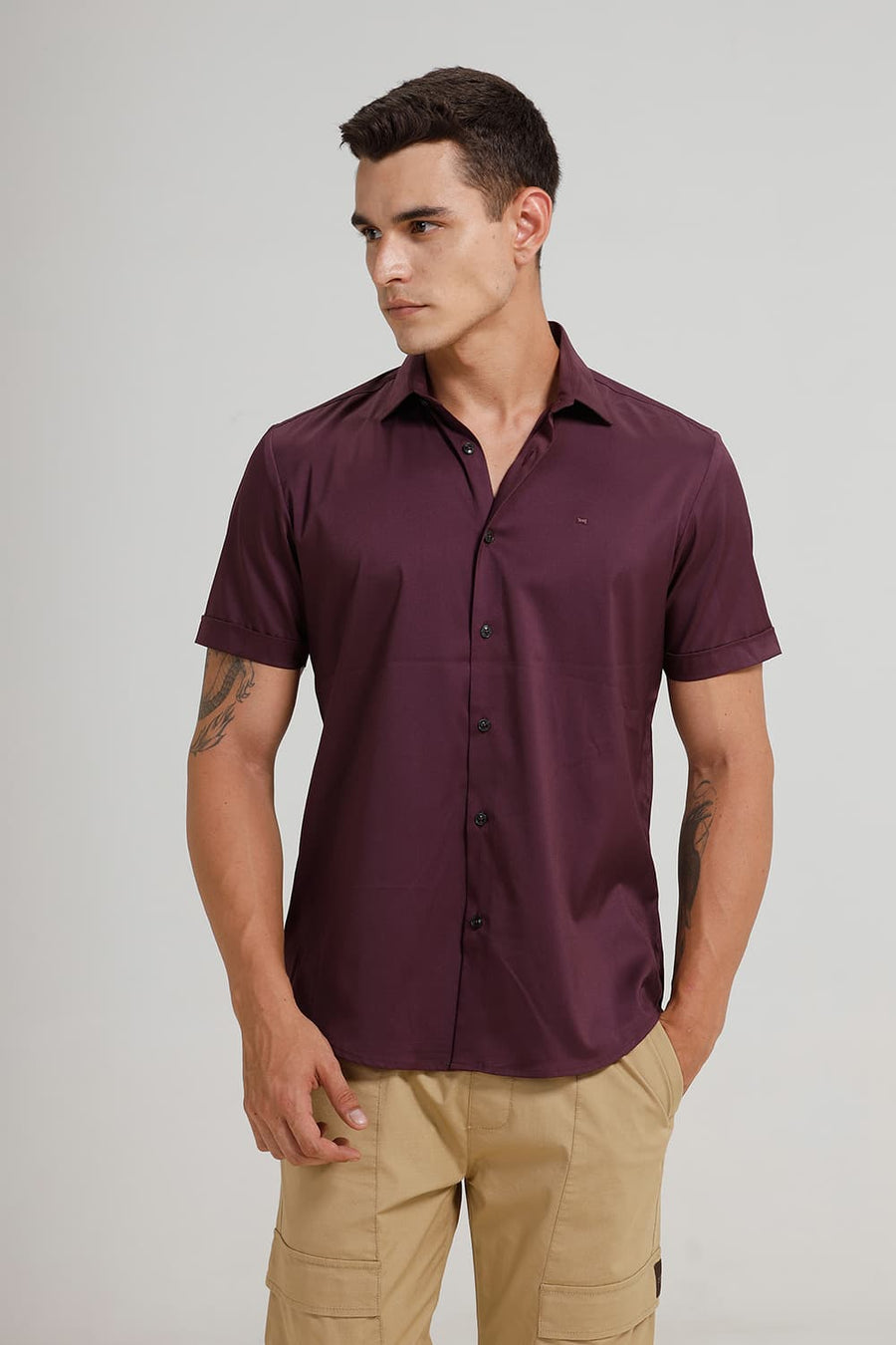 BASICS SLIM FIT FIG WINE POLYESTER STRETCH TWILL HALFSLEEVES SHIRT