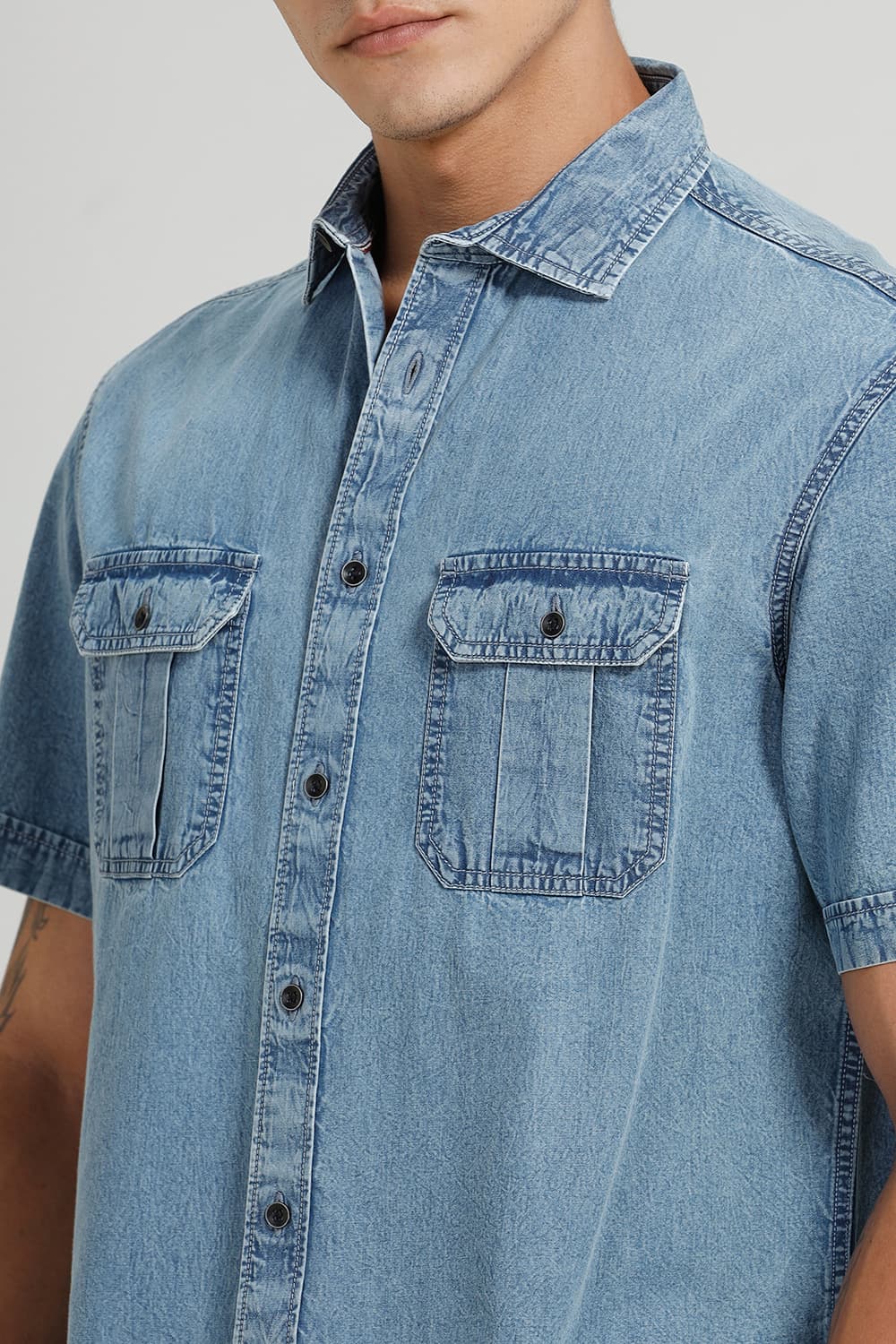 RELAXED FIT INDIGO HALFSLEEVES SHIRT