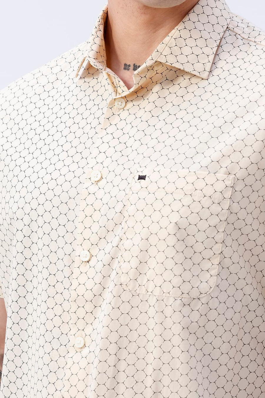 BASICS SLIM FIT CORN BEIGE COTTON POPLIN PRINTED HALFSLEEVES SHIRT
