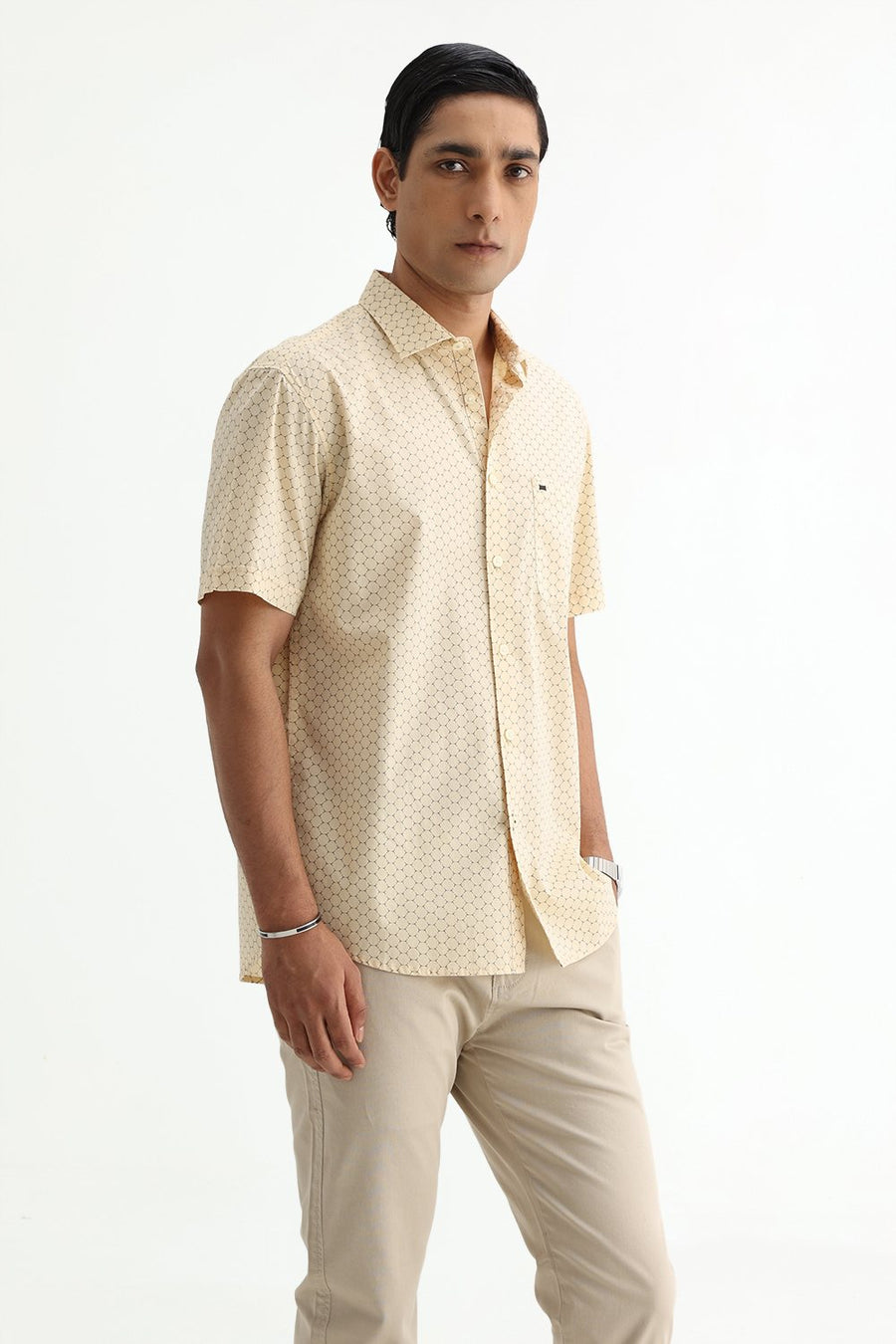 BASICS SLIM FIT CORN BEIGE COTTON POPLIN PRINTED HALFSLEEVES SHIRT