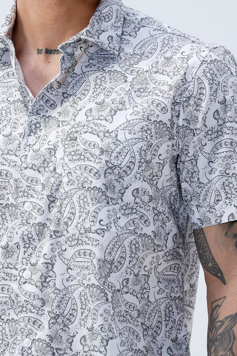 BASICS SLIM FIT SILVER WHITE COTTON POPLIN PRINTED HALFSLEEVES SHIRT