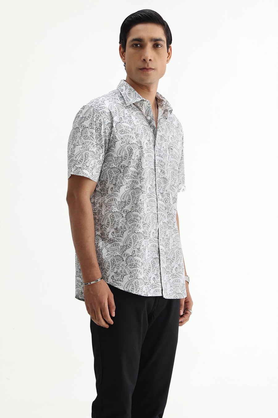 BASICS SLIM FIT SILVER WHITE COTTON POPLIN PRINTED HALFSLEEVES SHIRT