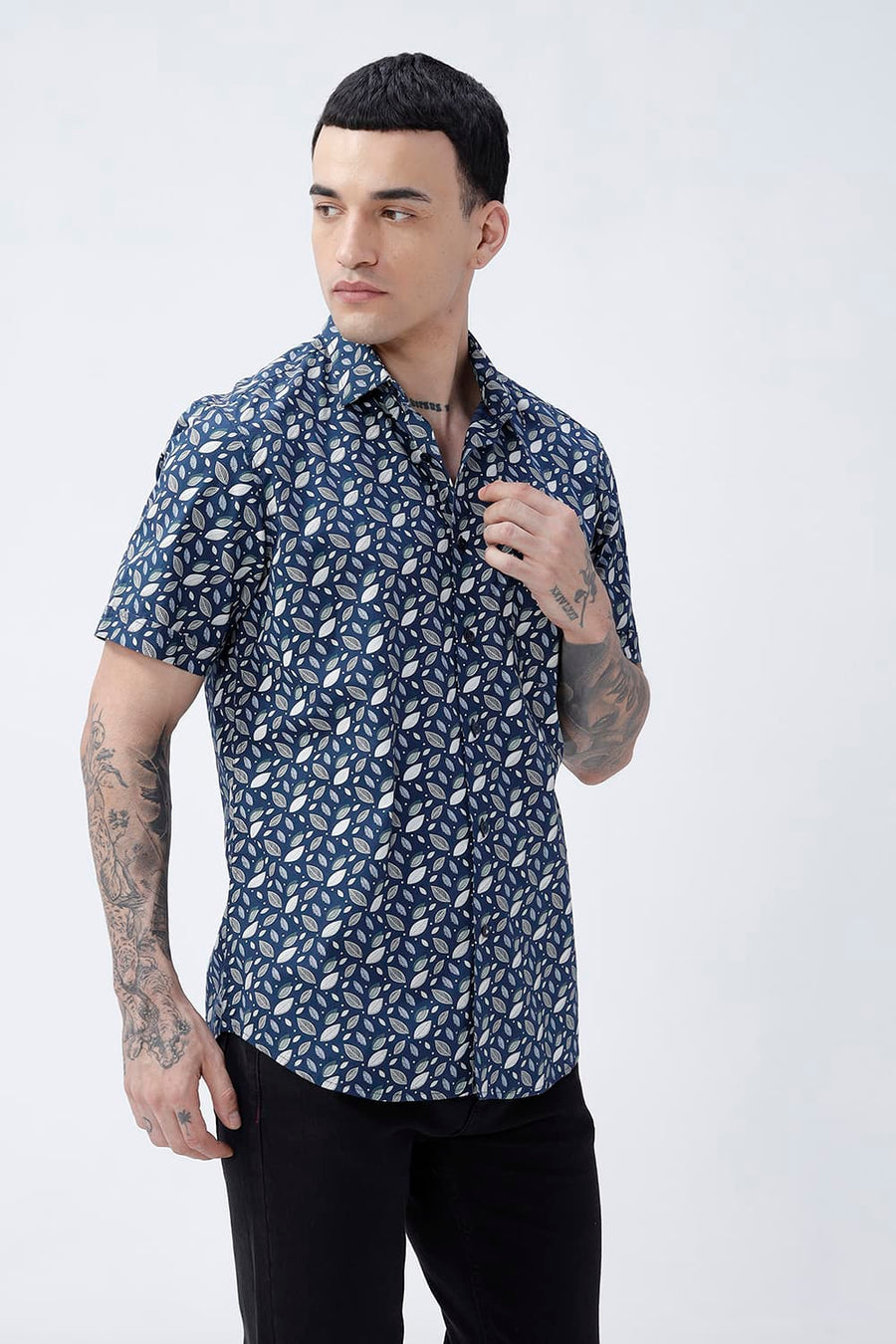 BASICS SLIM FIT MOROCCAN NAVY COTTON POPLIN PRINTED HALFSLEEVES SHIRT
