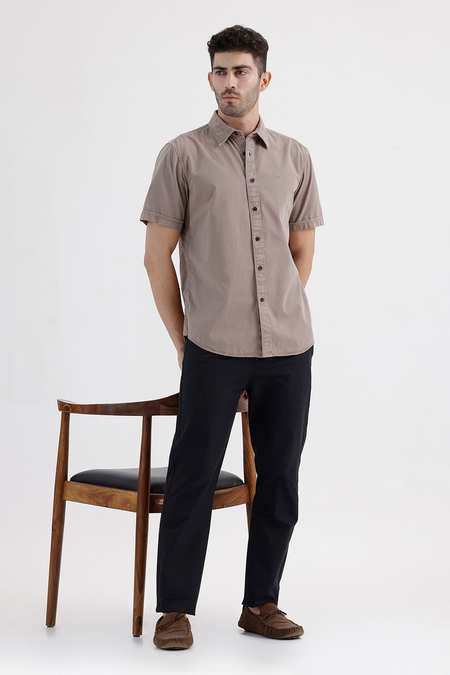 BASICS SLIM FIT MOUNTAIN BROWN COTTON TWILL HALFSLEEVES SHIRT