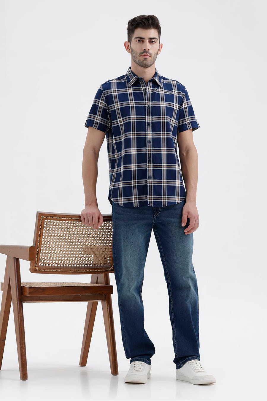 BASICS SLIM FIT INSIGNIA NAVY COTTON DOBBY CHECKS HALFSLEEVES SHIRT