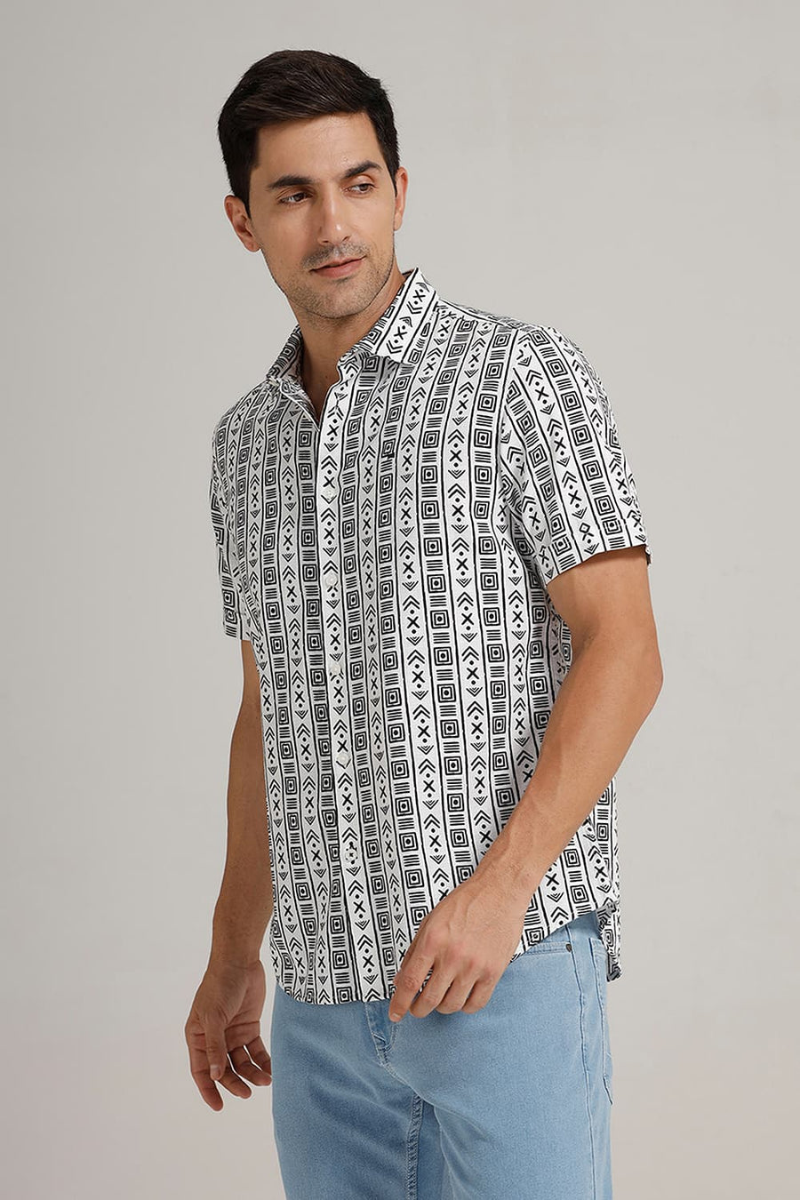 BASICS SLIM FIT WHITE COTTON HOPSACK PRINTED HALFSLEEVES SHIRT
